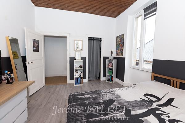 Maison
         10 pièces
        - 241 m² Exclusivité 170 000 € *