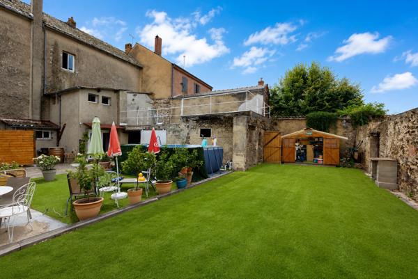 Maison
         10 pièces
        - 241 m² Exclusivité 170 000 € *