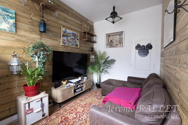 Maison
         10 pièces
        - 241 m² Exclusivité 170 000 € *