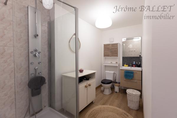 Maison
         10 pièces
        - 241 m² Exclusivité 170 000 € *