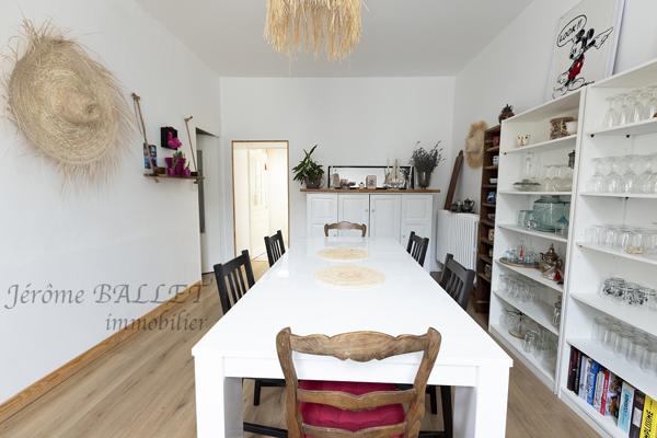 Maison
         10 pièces
        - 241 m² Exclusivité 170 000 € *