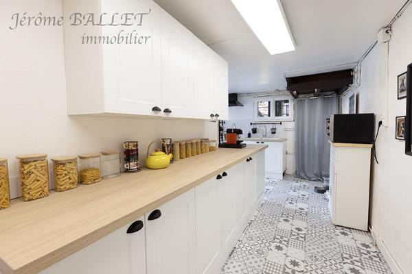 Maison
         10 pièces
        - 241 m² Exclusivité 170 000 € *