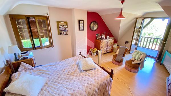 Maison familiale avec vie de plain-pied sur plus de 2 360 m² de terrain ? Laval