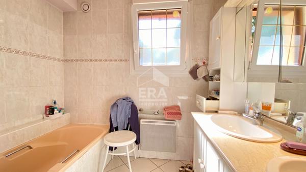 Maison familiale avec vie de plain-pied sur plus de 2 360 m² de terrain ? Laval
