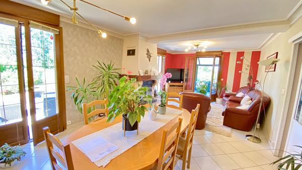 Maison familiale avec vie de plain-pied sur plus de 2 360 m² de terrain ? Laval