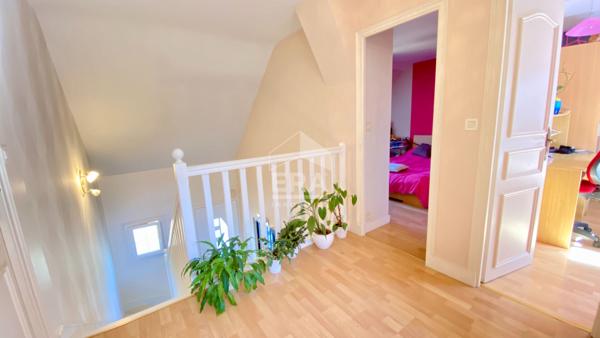 Maison familiale avec vie de plain-pied sur plus de 2 360 m² de terrain ? Laval