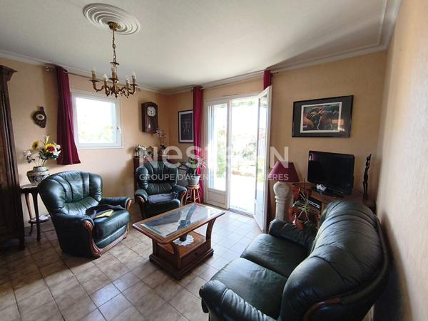 A vendre - Pavillon de plain-pied avec jardin et garage - Coeur de Vihiers - D5951
