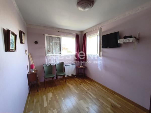 A vendre - Pavillon de plain-pied avec jardin et garage - Coeur de Vihiers - D5951