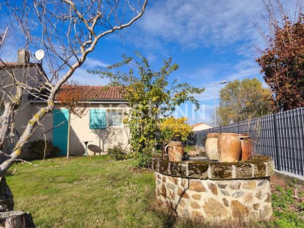 A vendre - Pavillon de plain-pied avec jardin et garage - Coeur de Vihiers - D5951