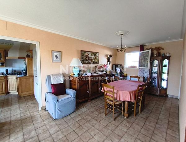 A vendre - Pavillon de plain-pied avec jardin et garage - Coeur de Vihiers - D5951