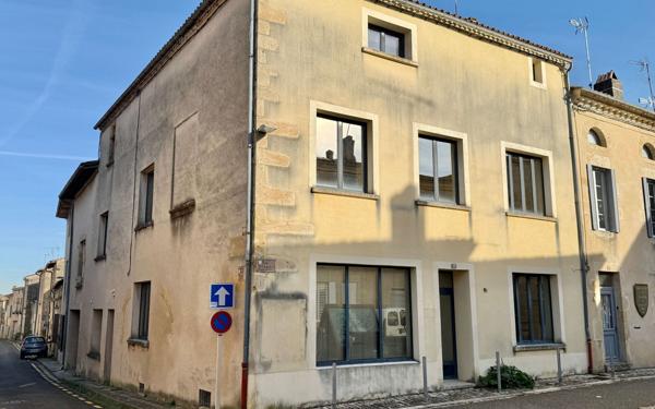 Maison à vendre    6 pièces •  Saint-Macaire