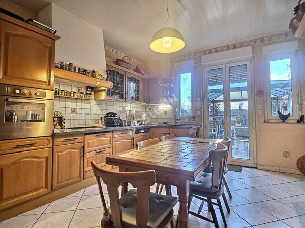 Maison Forbach - 3 Chambres - 137 m2 - Rue calme - proche commodités - Terrain 6,01 ares