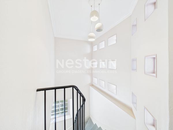 A vendre à Aurillac, secteur Alouettes, sur terrain de 750 m² , Maison de 8 pièces avec double garage.