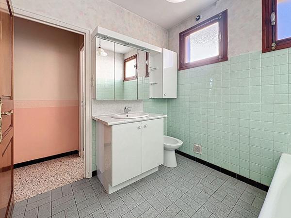 Bourg Les Valence les Chirouzes Maison 4 pièces de 118 m2 avec garage sur un terrain de 217m²