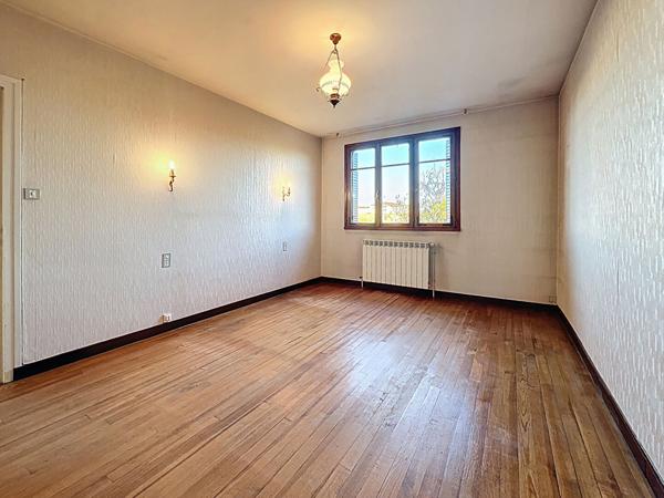 Bourg Les Valence les Chirouzes Maison 4 pièces de 118 m2 avec garage sur un terrain de 217m²