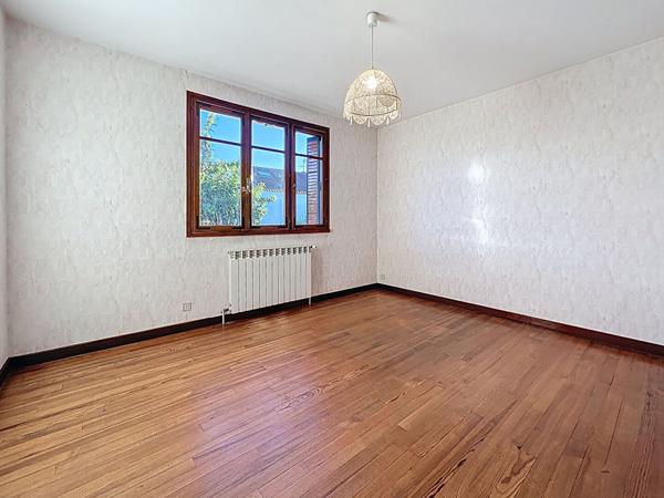 Bourg Les Valence les Chirouzes Maison 4 pièces de 118 m2 avec garage sur un terrain de 217m²