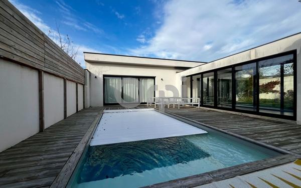 Maison à vendre    5 pièces • 165 m2 Saint-Xandre