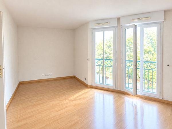 Studio avec parking _ Rosny-sous-Bois centre-ville