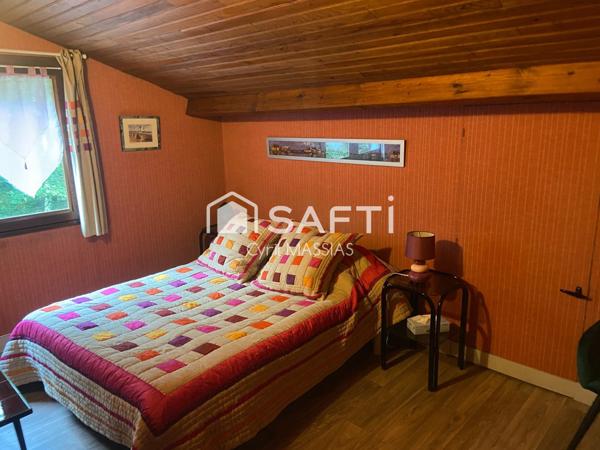 Maison traditionnelle avec grand jardin