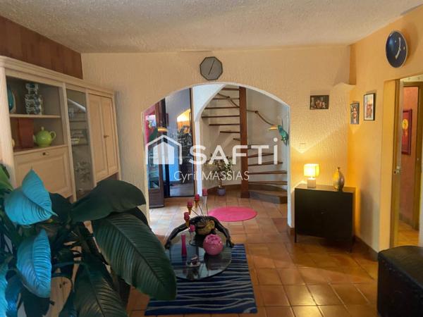 Maison traditionnelle avec grand jardin