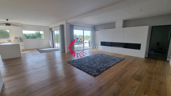 Maison récente 7 P louée meublée avec vue et piscine
