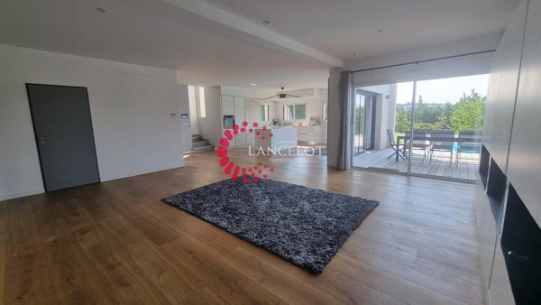 Maison récente 7 P louée meublée avec vue et piscine