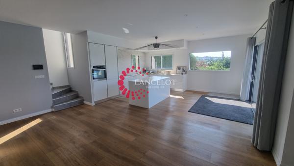 Maison récente 7 P louée meublée avec vue et piscine