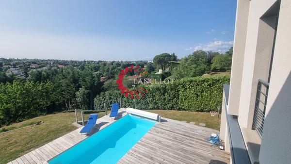 Maison récente 7 P louée meublée avec vue et piscine