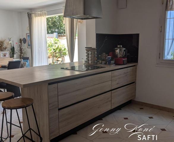 Villa de 95M2, 4 pieces et. 3ch avec piscine.