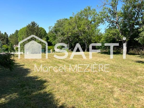 Magnifique terrain proche de SENS sans vis à vis , quartier recherché.
