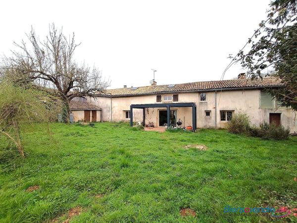 BELLE LONGERE A FINIR D'AMENAGER