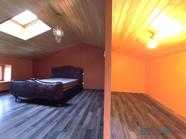 BELLE LONGERE A FINIR D'AMENAGER