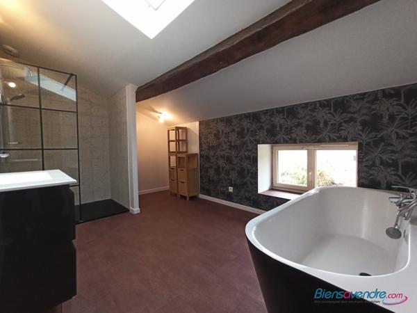 BELLE LONGERE A FINIR D'AMENAGER