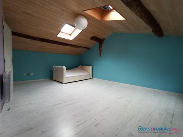 BELLE LONGERE A FINIR D'AMENAGER