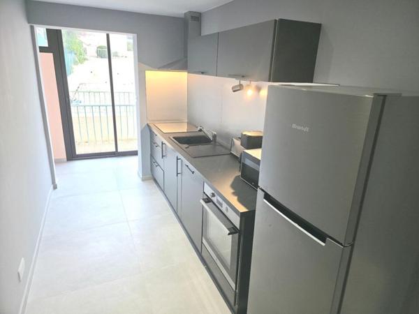 APPARTEMENT 70M2 EN T3 À Cavalaire-sur-Mer Charmant T3 entièrement rénové avec terrasse, piscine et parking