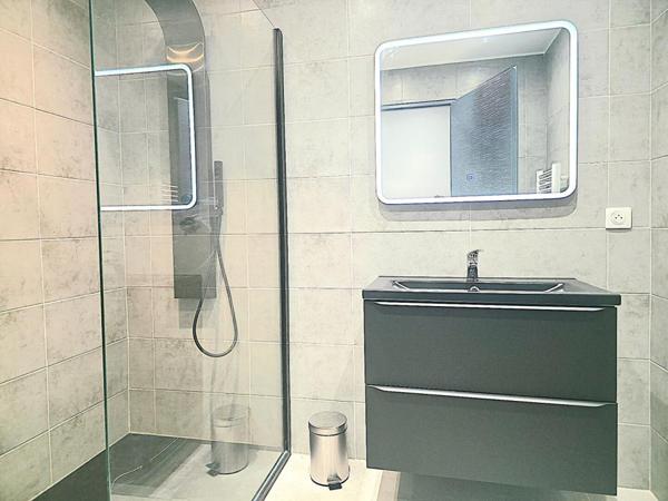 APPARTEMENT 70M2 EN T3 À Cavalaire-sur-Mer Charmant T3 entièrement rénové avec terrasse, piscine et parking