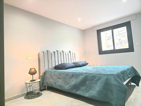 APPARTEMENT 70M2 EN T3 À Cavalaire-sur-Mer Charmant T3 entièrement rénové avec terrasse, piscine et parking