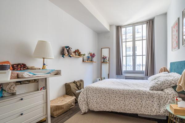 BORDEAUX TRIANGLE D'OR - Bel appartement T2 d'environ 48m²