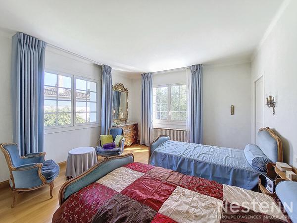 A Vendre Maison de caractère en pierre de 317 m² avec grand garage et jardin arboré à Condom.