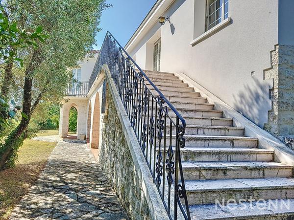 A Vendre Maison de caractère en pierre de 317 m² avec grand garage et jardin arboré à Condom.