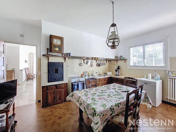 A Vendre Maison de caractère en pierre de 317 m² avec grand garage et jardin arboré à Condom.