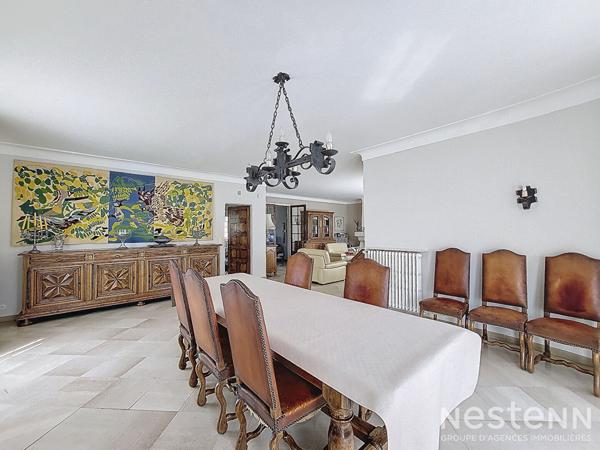 A Vendre Maison de caractère en pierre de 317 m² avec grand garage et jardin arboré à Condom.