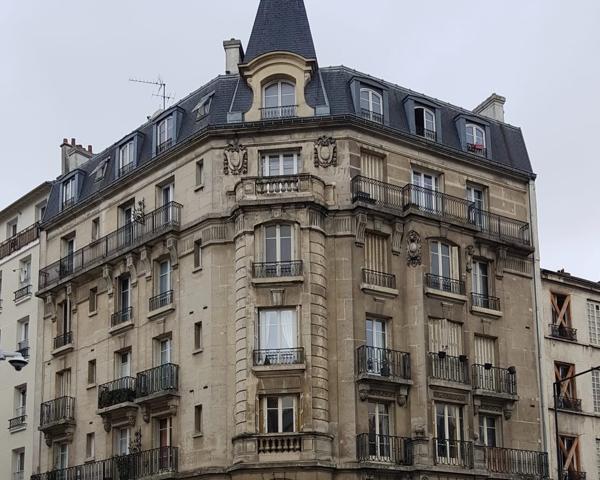 F1 20 m² dernier étage ascenseur