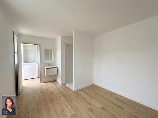 Au centre de Courville-Sur-Eure - maison de 83 m², trois chambres, vie de plain pied