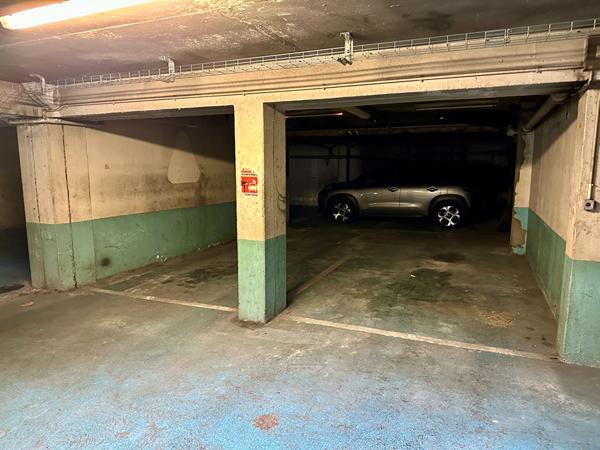 Parkings Tours centre - Idéal investisseur - Différents lots possibles !