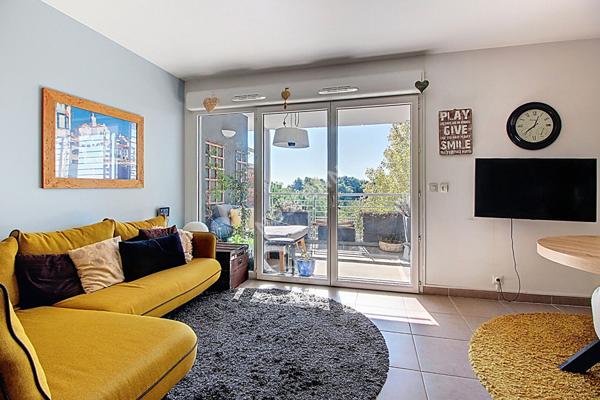 Marseille 13 -ème 14 -ème LES CHLOROPHYLLES -T3 lumineux avec grande terrasse, box et résidence récente