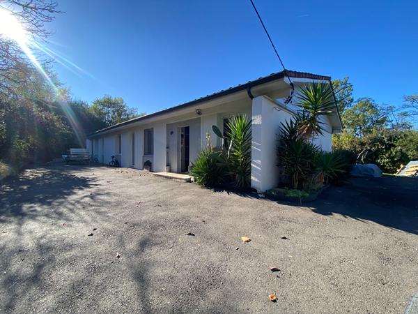47300 VILLENEUVE SUR LOT Maison de plain pied à Villeneuve/Lot avec piscine