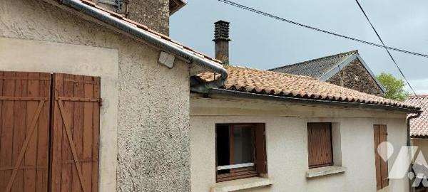 PROCHE TOUTES COMMODITES. Beau rendement pour cet ensemble de 3 maisons dont 2 louées + grand j...