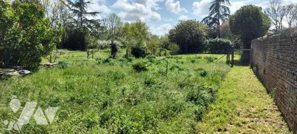 PROCHE TOUTES COMMODITES. Beau rendement pour cet ensemble de 3 maisons dont 2 louées + grand j...