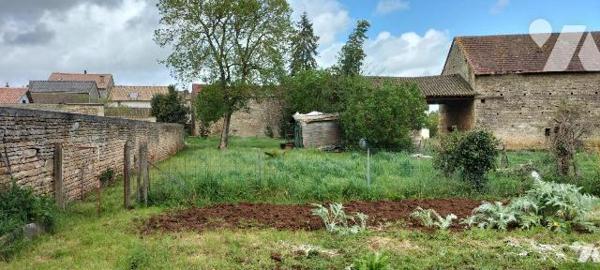 PROCHE TOUTES COMMODITES. Beau rendement pour cet ensemble de 3 maisons dont 2 louées + grand j...